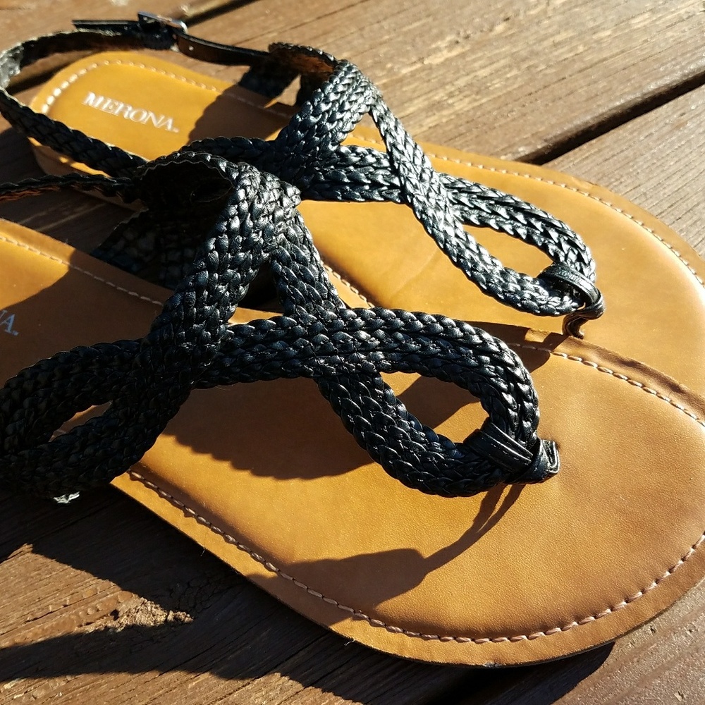 Sz 10 sandals